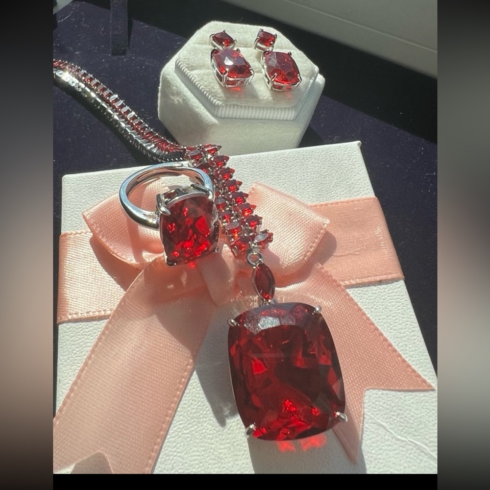 Gorgeous Swarovski Elements Ruby Shade Ring 5.2ct… - image 7